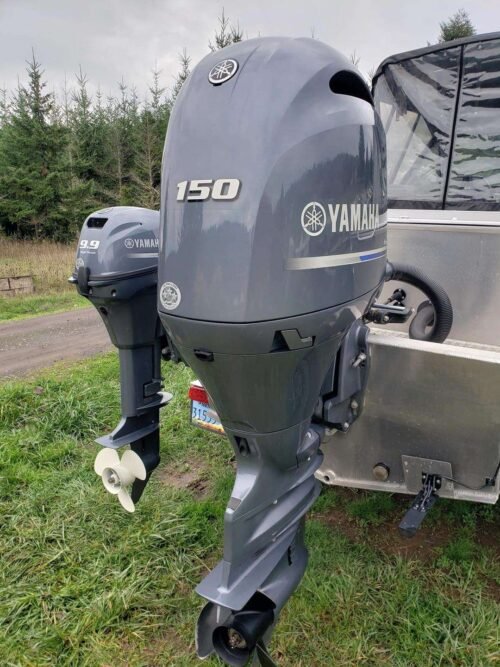 2004 Yamaha F150 HP 4 Cylinder EFI 4 Stroke 20" (Long Shaft) Outboard Motor - Image 1