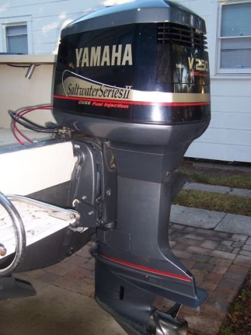 2001 Yamaha 250 HP Saltwater Series II 6-Cylinder EFI 2-Stroke 25"(X) Outboard Motor