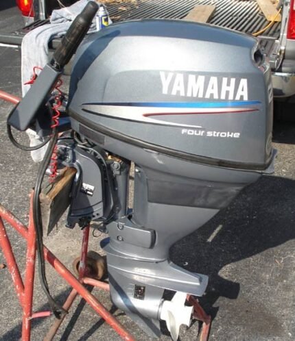 2010 Yamaha 25 HP 2 Cylinder Carbureted 4 Stroke 20" Tiller Outboard Motor