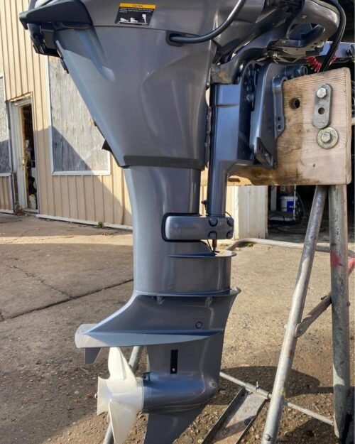 Used Yamaha 20 HP 4-Stroke Long Shaft Tiller Outboard Motor - Image 4