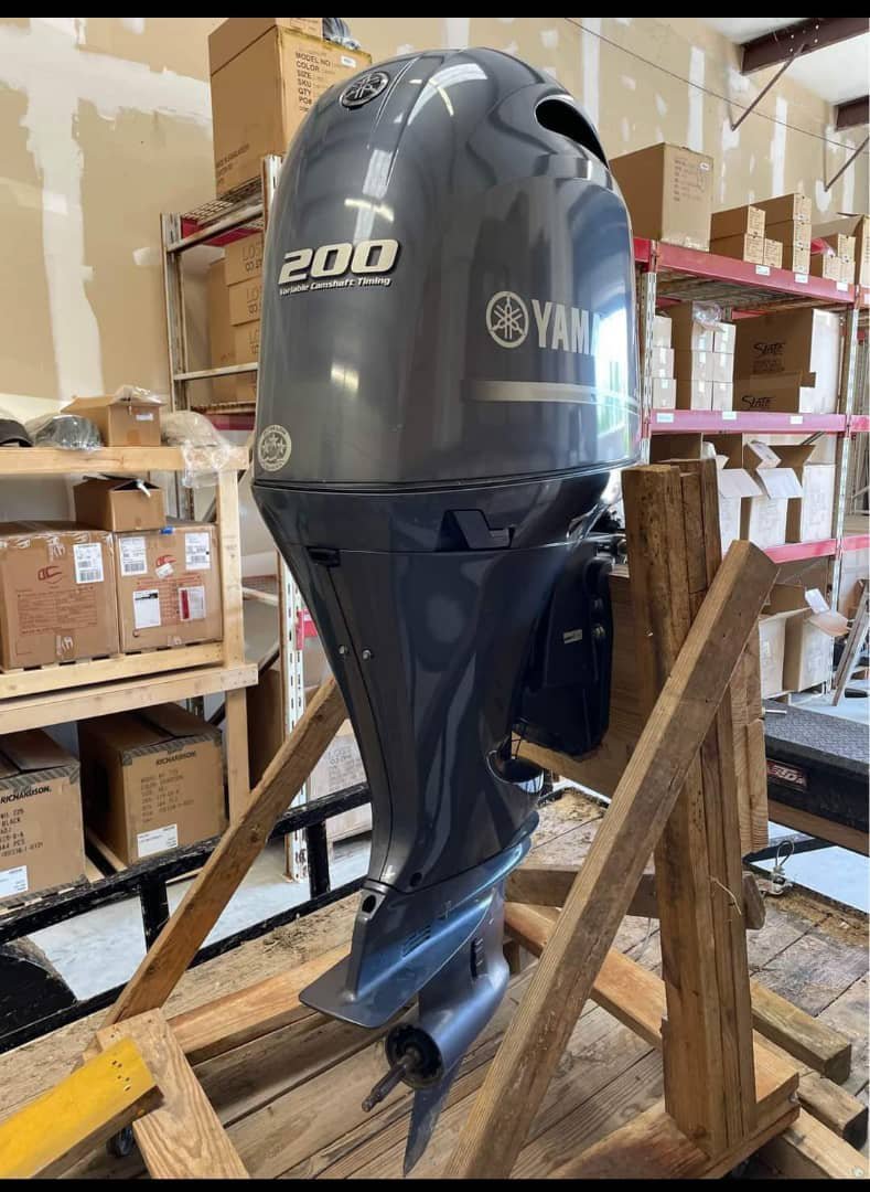 2017 Yamaha F200 200HP 4-Stroke EFI Outboard Motor 2017 Yamaha F200 200HP 4-Stroke EFI Outboard Motor